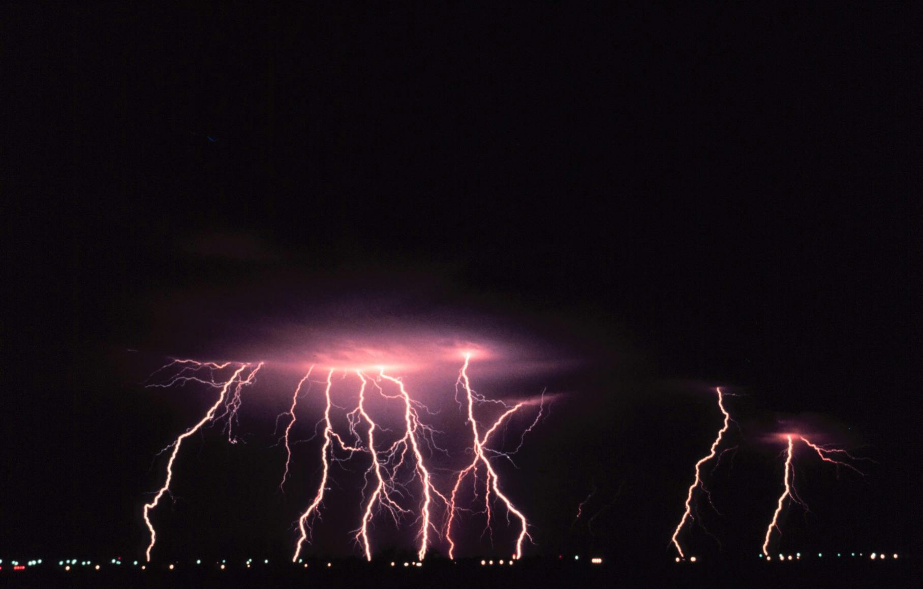 Is het veilig om te douchen met onweer?