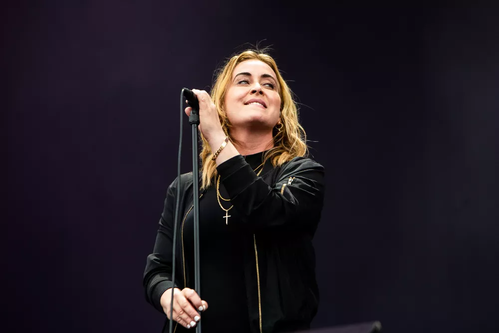 Hoeveel kinderen heeft Anouk en wie zijn zij?